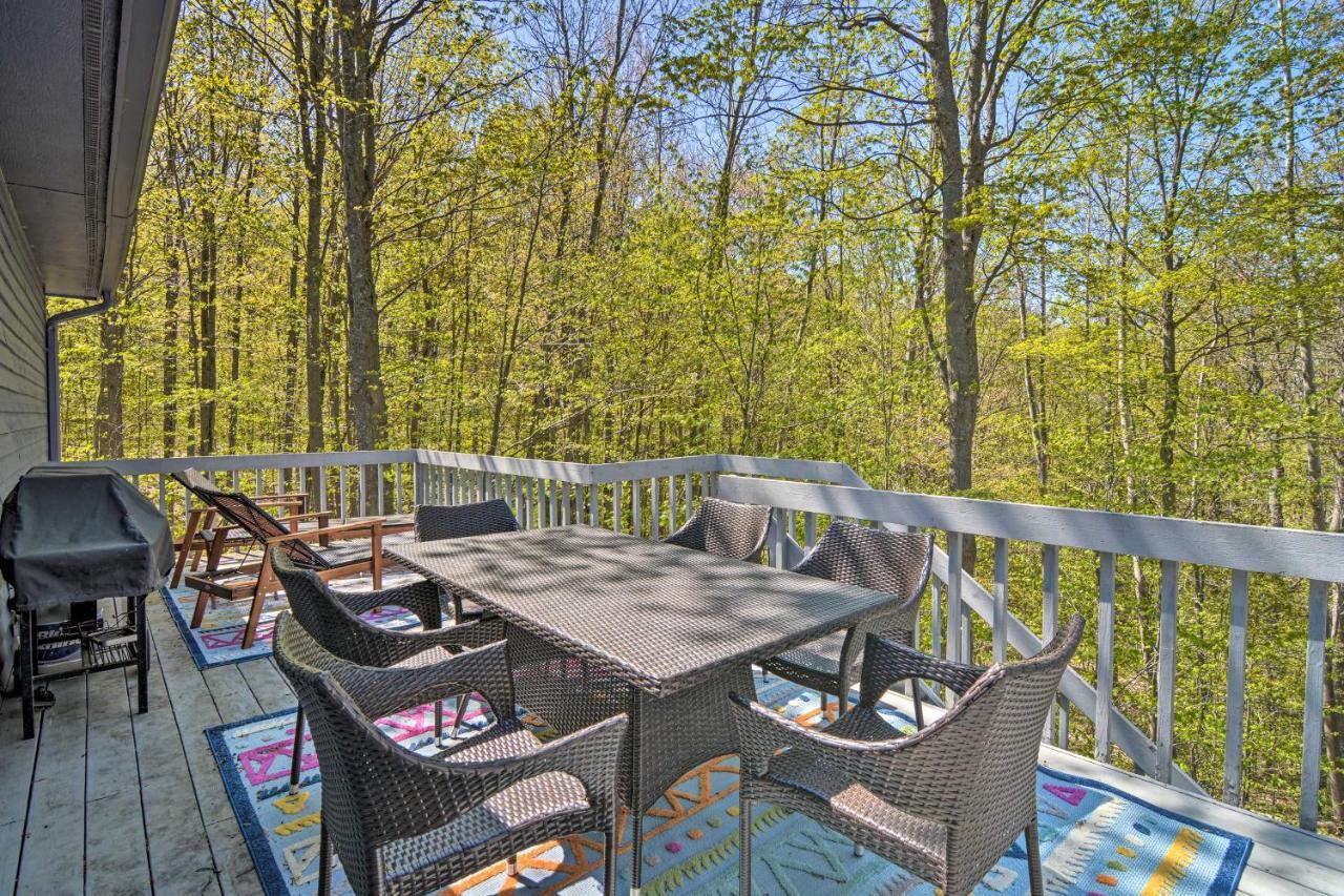 Resort-Style Harbor Springs Home With 2 Decks! Экстерьер фото