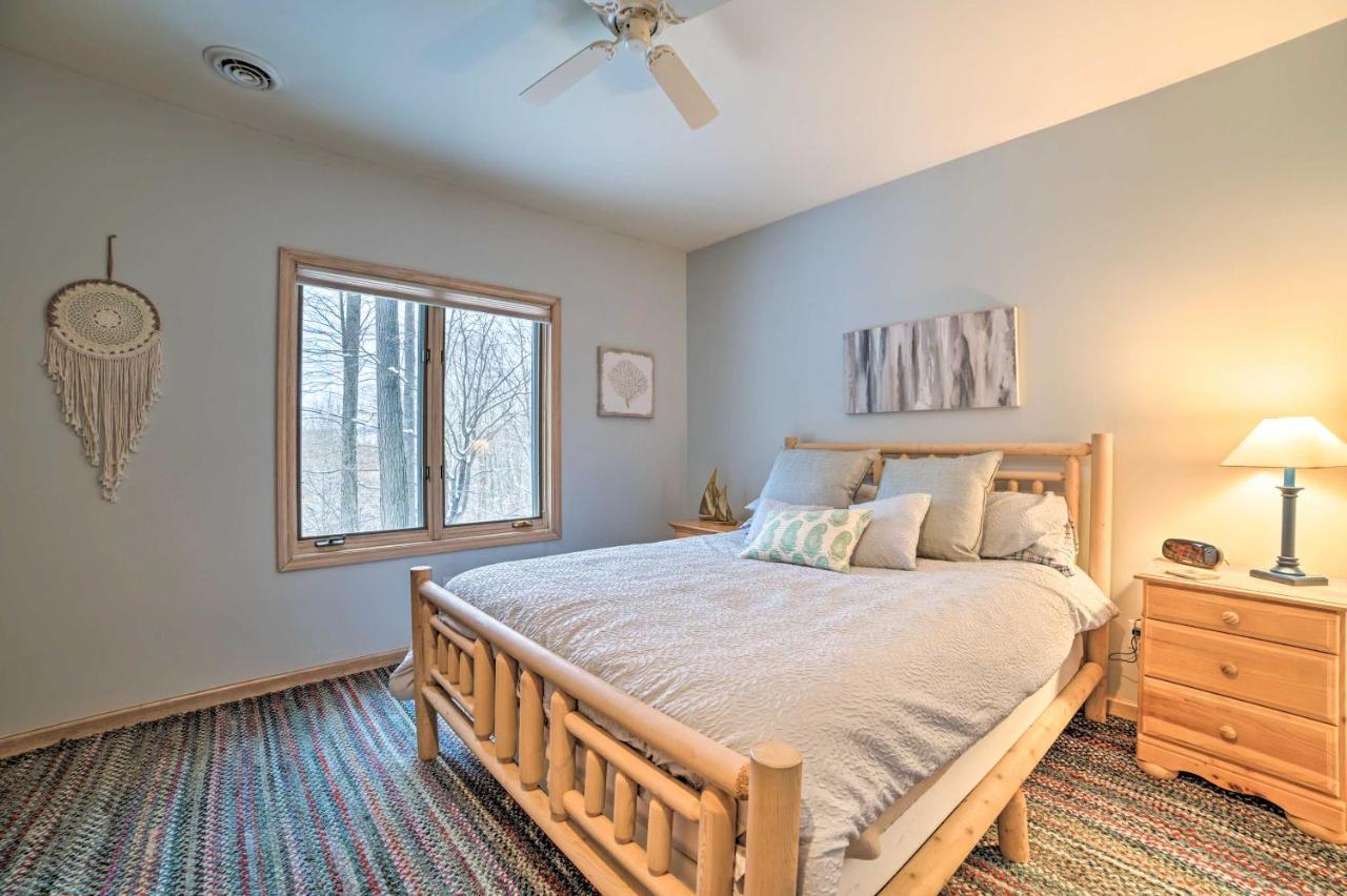 Resort-Style Harbor Springs Home With 2 Decks! Экстерьер фото