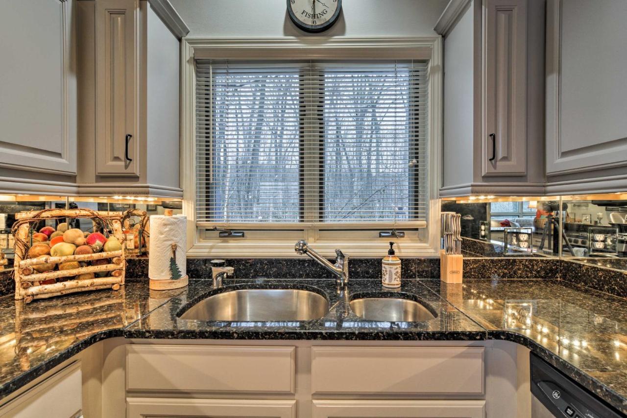 Resort-Style Harbor Springs Home With 2 Decks! Экстерьер фото